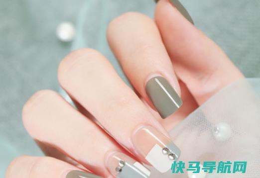自己买的美甲贴怎么贴？指甲油怎么放不会干